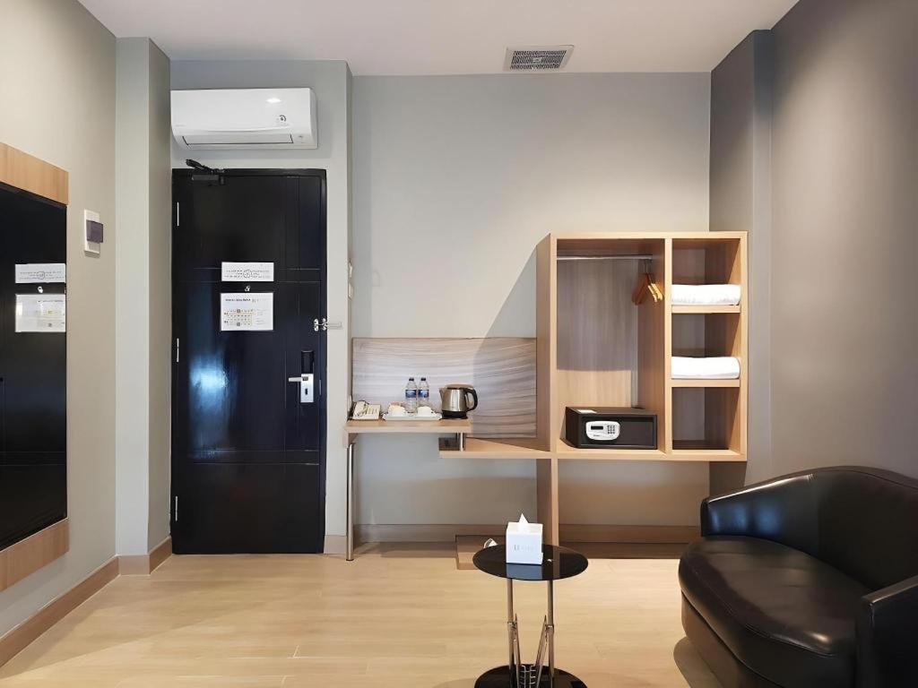 U Stay Hotel Mangga Besar Jakarta Exterior photo